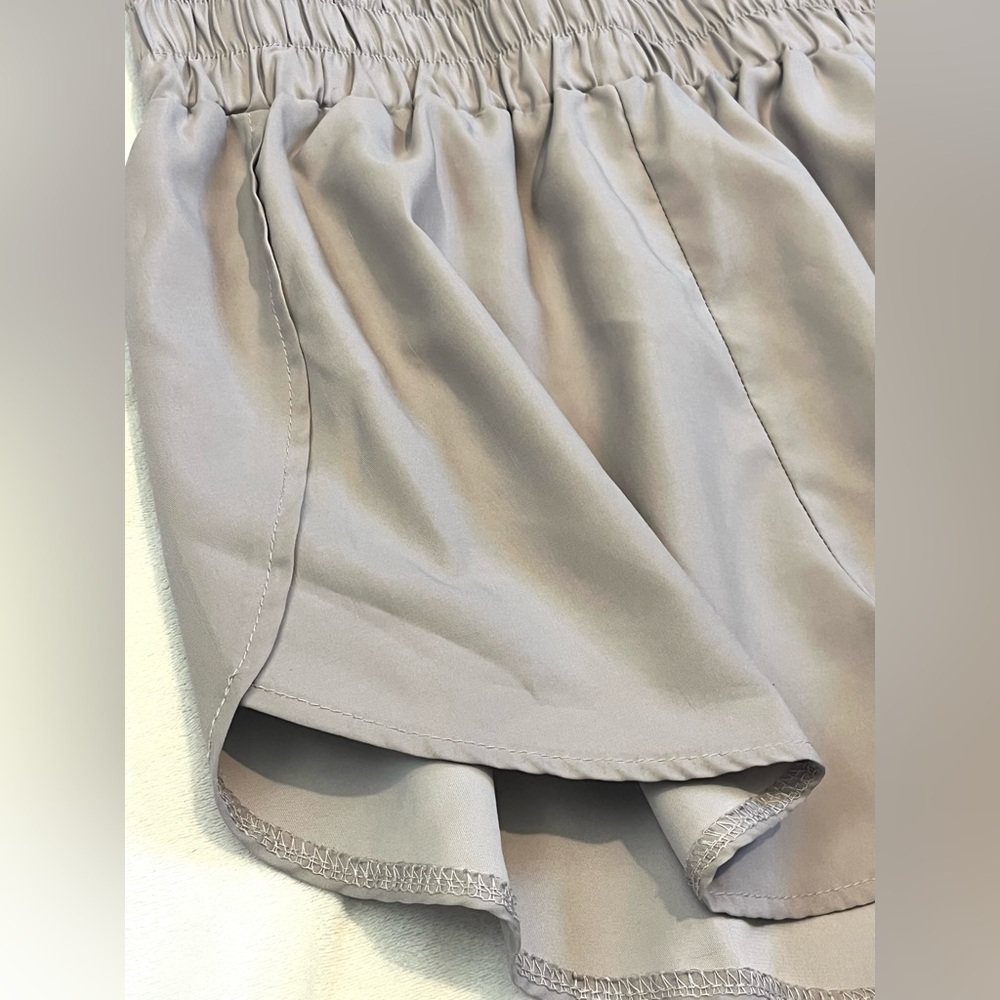 SHEIN Women’s Gray Wide Elastic Waist Polyester Blend Running Shorts Sz S - Picture 3 of 13